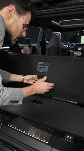 93K views · 320 reactions | This trunk cover you can store underneath - in the all-new 2026 Porsche Cayenne electric and Porsche Cayenne Turbo electric! The top model Cayenne Turbo EV will deliver over 1150 hp, 0-100 km/h in 2,5 s and 0-200 km/h in 7,4 s. #Porsche #porschecayenne #porschecayenneturbo #porschecayenneelectric #cayenneelectric #cayenneev | Autogefühl | Facebook