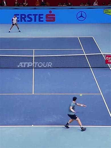 Alcaraz astonishes Murray
