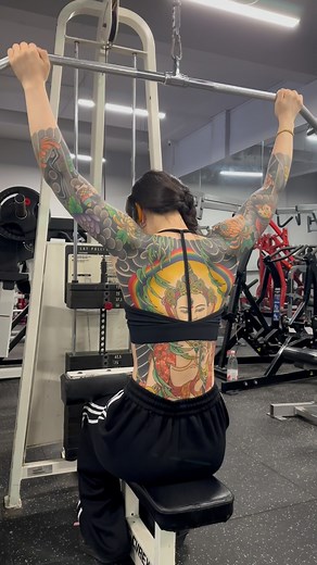 高高 on Instagram: "💪💪💪 #女刺青師 #刺青女孩 #刺青 #日式刺青 #日式傳統 #日式傳統刺青 #和彫 #紋身 #纹身 #刺青女子 #女紋身師#irezumiart #horimono #irezumism #japanesetattoo #irezumi #irezumicollective #tattoo #wabori #Japaneseink #tattooideas #tattoos #tattooartist #tattoolife #tattooing #tattoomodel #inktattoo #irezumism #tattoogirl #ink"