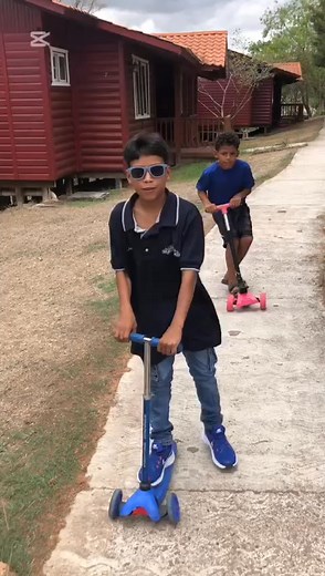 🚨 New Video Alert! 🚨 "We Don't Like Veggies!" 🥦😝 Chuy is back with his latest English class masterpiece—this time dragging poor Jeremy and Moisés into his anti-broccoli agenda. 😂 Spoiler alert: not a single vegetable was harmed (but many were deeply disrespected). Massive thanks to our fearless writer/producer/director/veggie-wrangler Kelsey Bullock for making learning hilarious once again! 🎬 Watch the drama. Feel the emotions. Skip the salad. #englishclass #micahfamily #wedontlikeveggies 