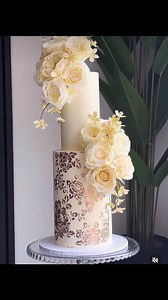 Elegant 2 Tier FLORAL Cake Designs! 💖 Which deaign dobyou like best? Share it with your friends! 💖 #ctto #fblifestyle | Kukilicious Cakes