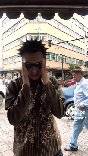 Punk swag 2000s: peinados y estilo con spikes