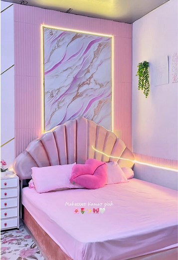 Stunning Pink Wallpaper Ideas for Your Room