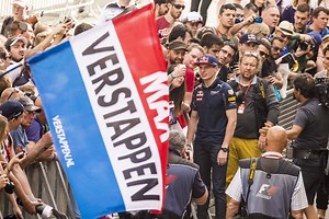 Ciki: A popsztárnak fogalma sem volt, ki az a Max Verstappen | Vezess