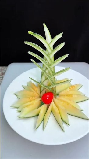 A GeniusMethod to Cut a Melon #meloncarving for beginners#Fruit Cutting designSkills#Plate decorated