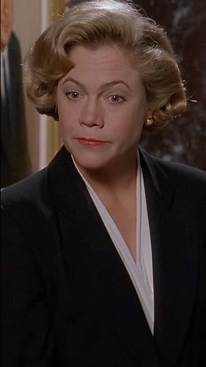 She’s dead serious about manners | 🎬 Serial Mom (1994)