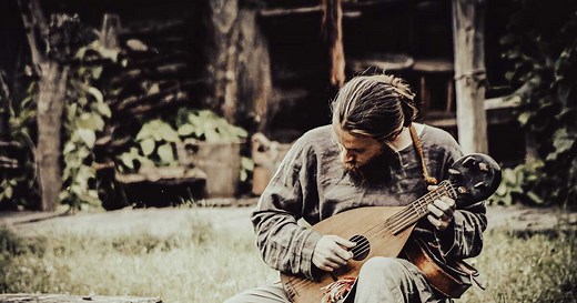 Moyen Âge : quelle était la différence entre les trouvères et les troubadours ?