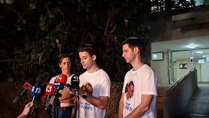 “After more than 11 years, Hadar is finally home.” From their home in Kfar Saba, the Goldin family delivered a statement following the return of Lt. Hadar Goldin, held by Hamas for 4,118 days. Speaking in English, Hadar’s twin brother Tzur Goldin said: “His return is a message of closure and dignity — a victory for humanity, a crushing blow to terrorism. Israelis will not accept kidnapping and hostage-taking. Not now, not ever.” Tzur added that four hostages remain in captivity and called on the