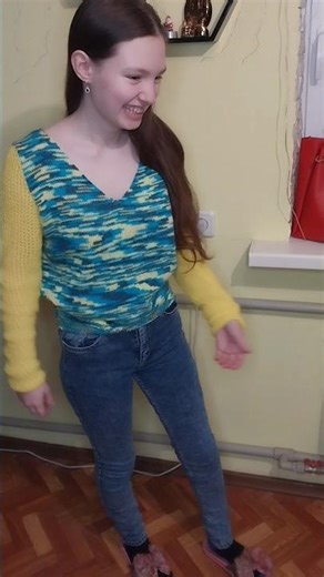 Кофта жіноча з V-подібною горловиною. #knitting #вязанняспицями