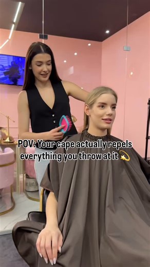 MBL Wear — Premium Bleachproof Salonwear | APRONS | CAPES on Instagram: "Tired of capes that look destroyed after one color session? 😫 Same. That’s why we made this different. Water-resistant fabric means: ✅ Hair doesn’t stick ✅ Color wipes right off ✅ Bleach doesn’t stain ✅ Stays looking new One wipe and it’s clean again. No more replacing capes every few months. No more embarrassing stained capes on clients. Just professional. Every single time. For colorists who care about the details 💙 💝 
