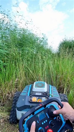 Esse robô Zinho de cortar mato é sensacional! ✅ . . . . . #tecnologia #inovação #futuro #gadgets #jornadatop #jornadapro | Jornada Top