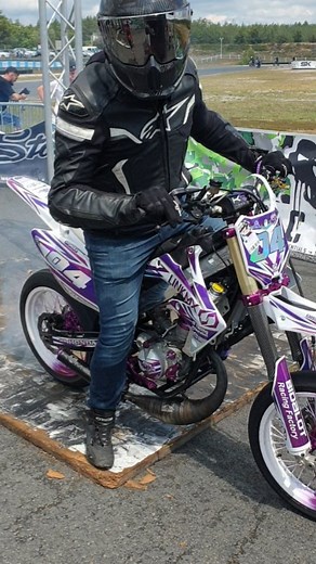 17K views · 341 reactions | La Burning zone permet aux pilotes de chauffer leurs pneus afin de s'assurer les meilleurs départs !  Que donnent vos chronos les riders ? | MAXISCOOT | Facebook