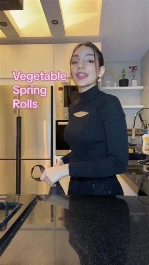 Vegetable Spring Rolls 1 cabbage 4 carrots 200g mushrooms 2 tablespoons scallions 2 tablespoons soy sauce 1 tablespoon hoisin sauce 1 teaspoon sesame oil 1 teaspoon ginger powder 1 teaspoon garlic powder Salt and pepper ‎سبرينج رولز خضار ‎1 ملفوف ‎4 جزر ‎200 جرام فطر ‎2 ملعقة كبيرة بصل أخضر ‎2 ملعقة كبيرة صلصة الصويا ‎1 ملعقة كبيرة صلصة هويسن ‎1 ملعقة صغيرة زيت سمسم ‎1 ملعقة صغيرة من مسحوق الزنجبيل ‎1 ملعقة صغيرة من مسحوق الثوم ‎الملح والفلفل #maybsatcooks