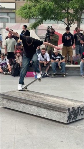 🗣️ HEAVY ledge work at The Plaza with the Adidas squad 🫡 Demo Sunday 12pm at the Préfontaine Park ⚜️