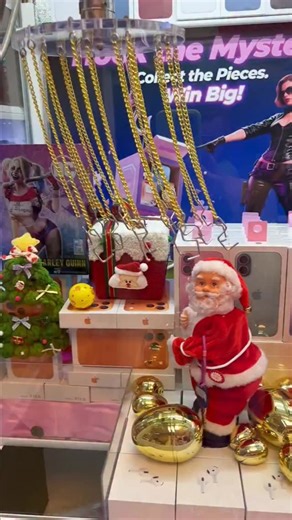 FORTUNE HOOK on Instagram: "«Cleaning (emptying?) the Claw Machine Part 42»"