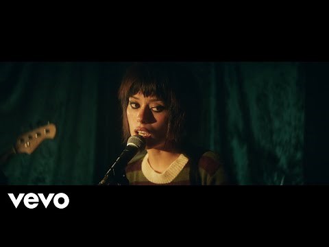 Alissic - Piano (Official Video)