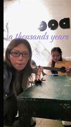a thousand years 来啦 今天我的视频有小手办哦~@Sun晒 #弹唱搭子 #吉他 #暮光之城