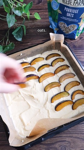 Crumble? Cake? Why choose when you can have both! 🍰 A soft fluffy sponge, topped with juicy British plums and a crunchy crumble topping. Made with our PureOaty Creamy & Enriched oat drink and PureOaty gluten free porridge oats. This bake is 100% gluten and dairy free but it’s so soft, nobody would be able to tell! Serves 6-8 For the cake: 🍰125g dairy free butter 🍰100g caster sugar 🍰1 tsp vanilla extract 🍰2 medium eggs 🍰180g gluten free plain flour 🍰1 tsp baking powder 🍰2 tbsp Glebe Farm 