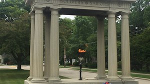 Manitowoc chips in to keep Soldiers and Sailors monument lit