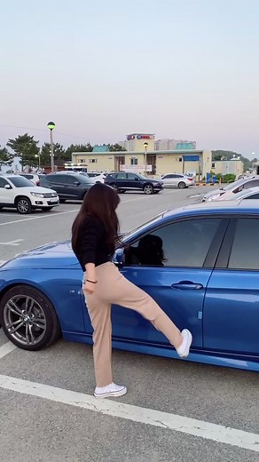 친구 차 뽑은 기념ㅋㅋㅋㅋㅋㅋㅋ#차 #발차기 #비엠 #bmw #짧은영상 #웃긴영상 #추천 #추천떠라 #추천뜨게해죵 🤍