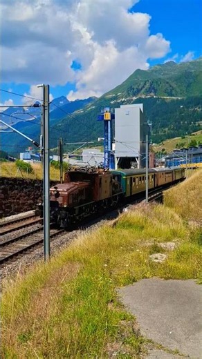 Passage de la légendaire #crocodile #sbbhistoric. 🚩 Airolo TI 🇨🇭