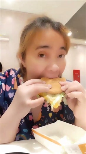 🌈Sarap ng🌈 burger🌈 manood 🌈lng kayo mga pogi🤣#funny #fyp #funnyvideo #trending #comedyfilms #shorts