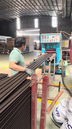 WPC Wall Cladding Surface Sanding Process