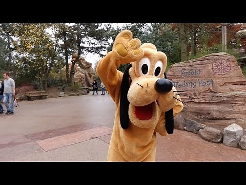 Fun with Pluto and Goofy in Frontierland at Disneyland Paris