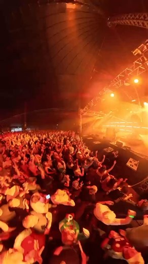 Dec Pierce - Block Rockin Beats on Instagram: "BLOCK ROCKIN’ BEATS in full voice. These moments… x🔥❤️🏴‍☠️ #blockrockinbeats 📽️ @gbollardphoto"