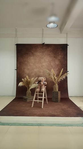 Don’t miss this nice brown abstract seamless backdrop for a wonderful setup. Tension rod to hang the backdrop: GYG001, Backdrop number J18820. Search the number on our website, you will find it. This sweep used in the video will be sold at a second-hand price of $87.50 in our group, please join our group to be prepared! Tap the link in our bio to join us today! #Katebackdrop #PhotographyLove #PhotoInspo #photography #photooftheday #photo #photographer #photoeveryday #photoshoot #photographylover