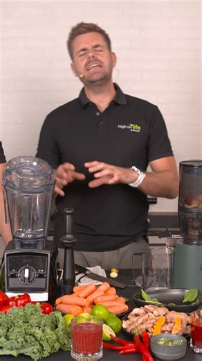 Er det farligt at drikke brændenælder? 🤔 Du kan roligt drikke dine brændenælder - når de først har været igennem en juicer eller blender er de forsvarsløse. Find opskriften på brændenældejuice lige her 👉🏼 https://highonlife.dk/braendenaelde-power | High on Life by Mads Bo