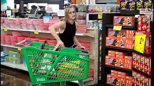 VIDEO: Woman throws food in Dallas grocery store after workers ask her to wear a mask