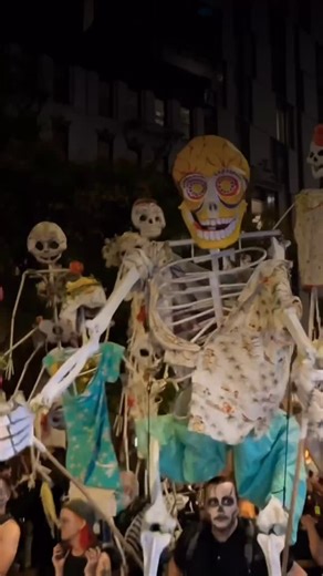 👻 Krewe of Boo 2025 👻 📍 Location: New Orleans, LA 🗓 Date: Saturday, October 25, 2025 ⏰ Time: Parade rolls at 6:30 PM Step into the spookiest Halloween parade in New Orleans! 🎃 Expect spectacular floats, thrilling costumes, and a Mardi Gras–meets-Halloween vibe. Discover this iconic Halloween celebration on AllEvents and join the fun! Video Credits : @kreweofboo #halloween #halloween2025 #kreweofboo #halloweenparade #neworleanshalloween #allevents #spookyseaso #monstermashparty | AllEvents