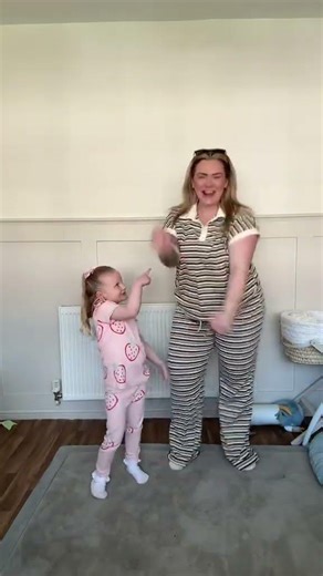 Dancing with my mini 💃 #motherdaughter #dancingkids