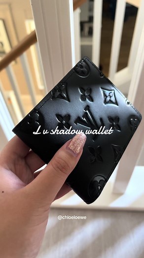 This shadow embossed wallet is the perfect gift for the man in your life and it’s only $30 🔥 #thefencedidsomething #fencefinds #dhg8haul #dhg8tok #dhg8finds #luxuryfashion #dhgateunboxing #thefence #summerstyle #bagcollection #fencefindscreator