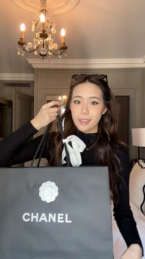 Briddy | an archived unboxing from the summer of Paris 2023 | Instagram