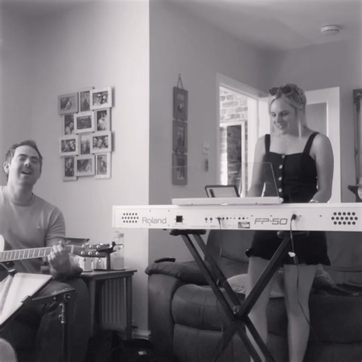 A little bit of love - Tom Grennan COVER #cover #somerset #littlebitoflove #tomgrennan #acoustic #firstpractice #firsttiktok #theyamusic #theya