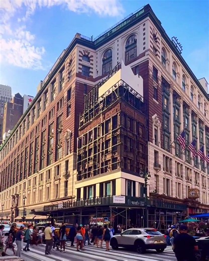 End of an Era: Removal of the Red Shopping Bag Sign at MACY’S Herald Square in New York City