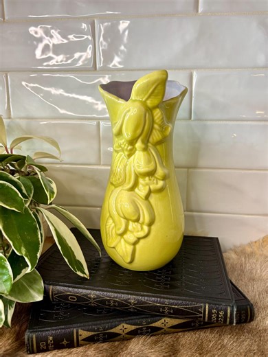 Vintage MCM Red Wing Pottery Vase – Chartreuse Green Floral Relief Vase - Etsy