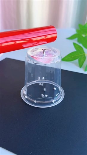 paper crafts creator | Diy Static Electricity Experiment #scienceexperiment #staticelectricity #diyproject #funlearning #kidsactivities #homescience... | Instagram