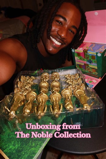 Unboxing the Wicked Chess Set from The Noble Collection