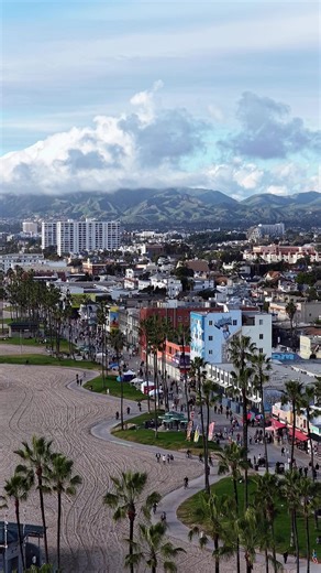 Experience the Beauty of Venice Beach Boardwalk