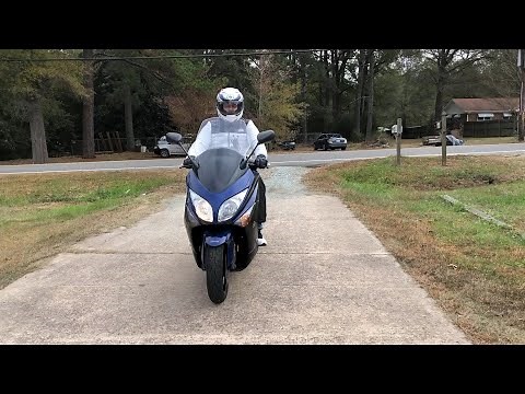 Yamaha T-Max battery location