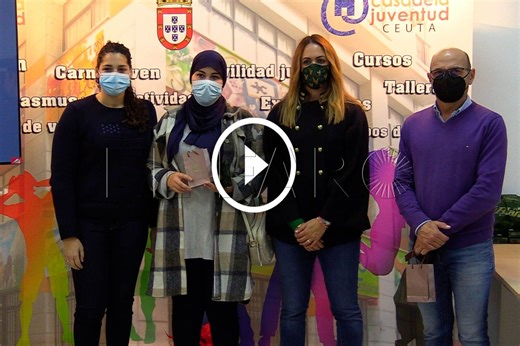 Los ganadores de los Premios Juventud reciben sus obsequios