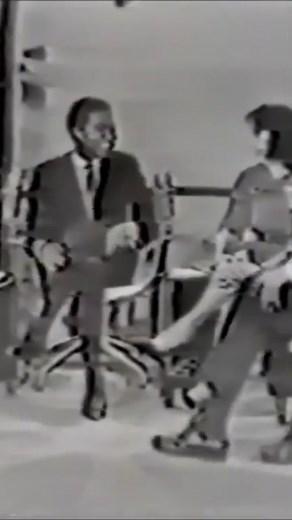 “A capsule version of the Sam Cooke story.” From the man himself. #samcooke #soul #interview #tv #1960s #live #storytime