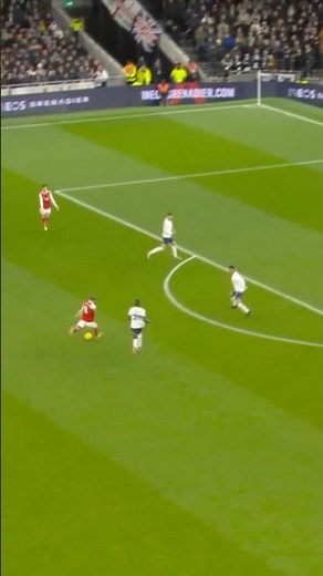 BUKAYO SAKA ➡️ MARTIN ODEGAARD ➡️ GOAL!