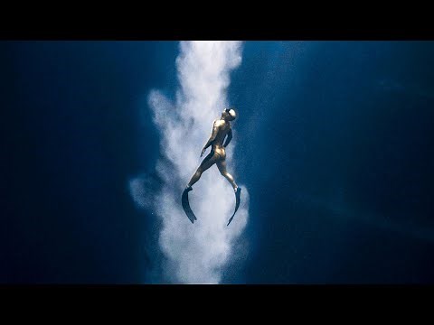 The deepest freediver in the world in one of the deepest blue holes