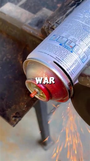 part1I went to sell my dad’s war medal after he passed away. The pawn shop owner took one look at them？