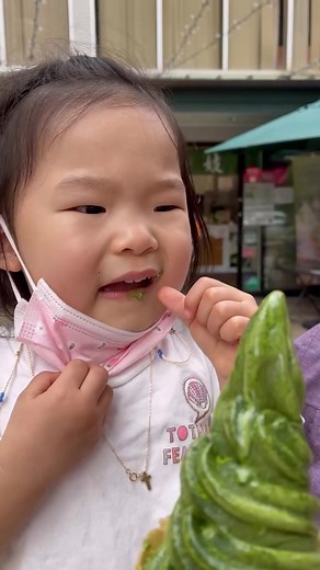 Exploring Matcha Ice Cream: A Tasty Mukbang Experience