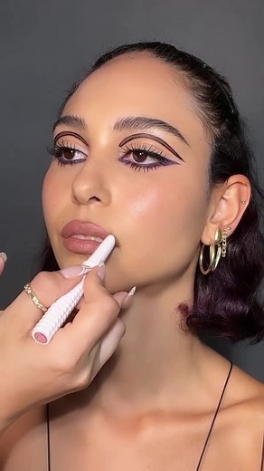 Beautiful Julia for @KVD BEAUTY what sort of looks would you guys like to see more of on here?